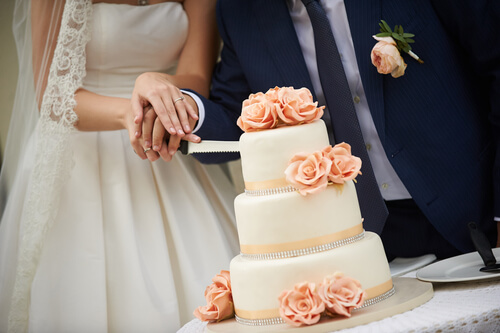 couple cutting wedding cake