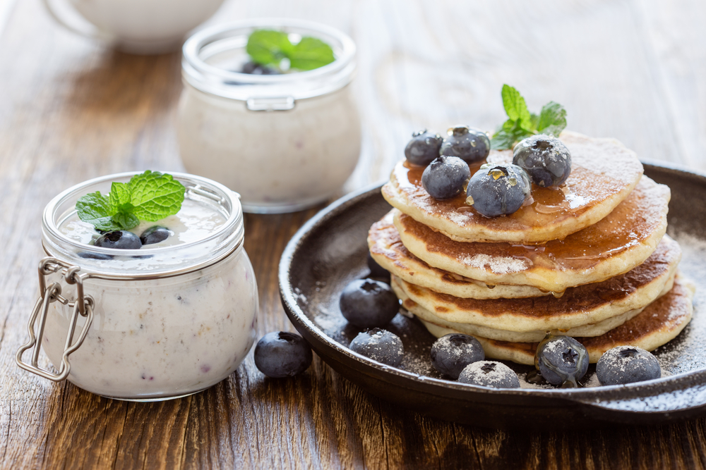 pancakes and blueberries